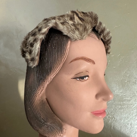 STYLISH 1950s\'  LEOPARD FUR CAP IN A \